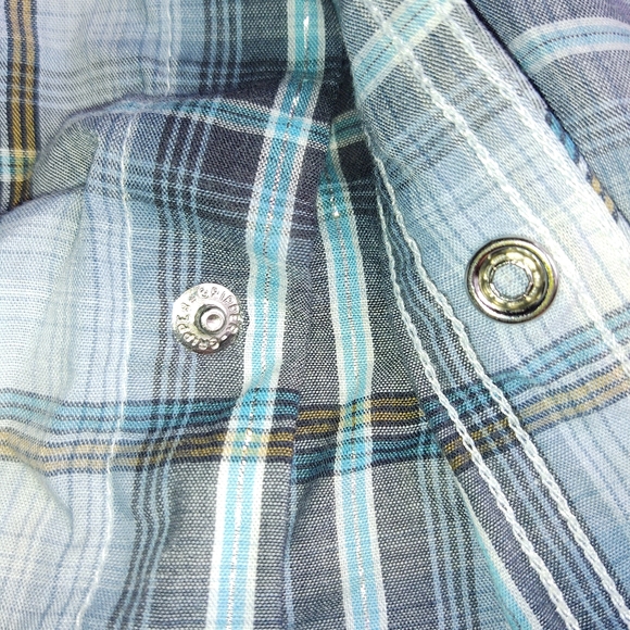 Wrancher Flannel snap button up size Large - Picture 3 of 5